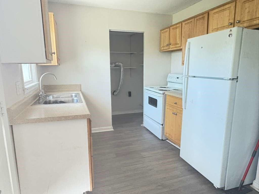 7507 Edenroc Ln - Photo 2 of 9