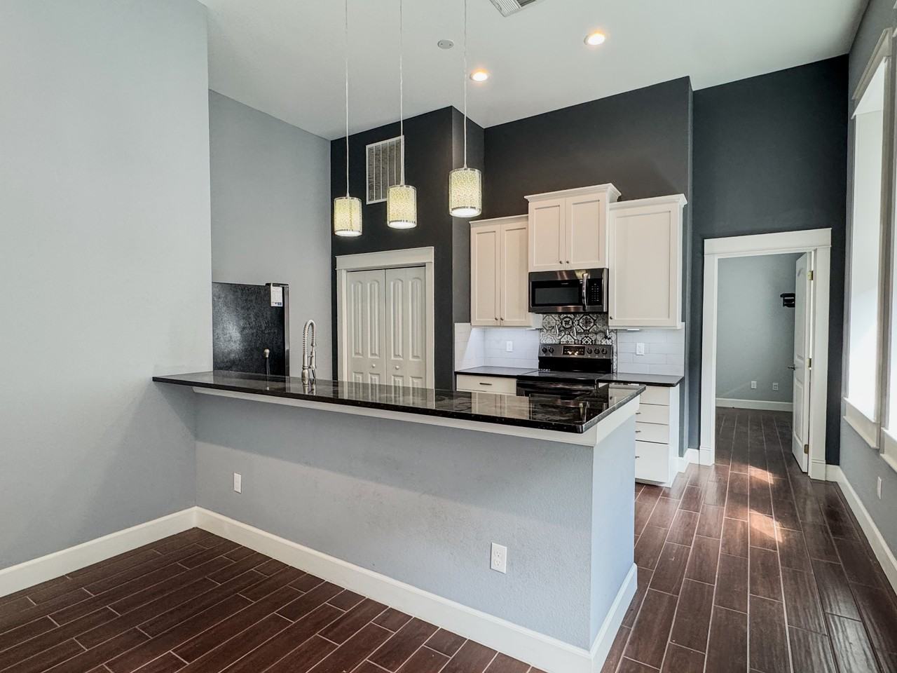 2901 Lee St #1 - Photo 4 of 21