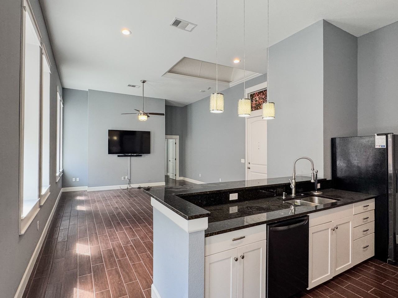 2901 Lee St #1 - Photo 5 of 21