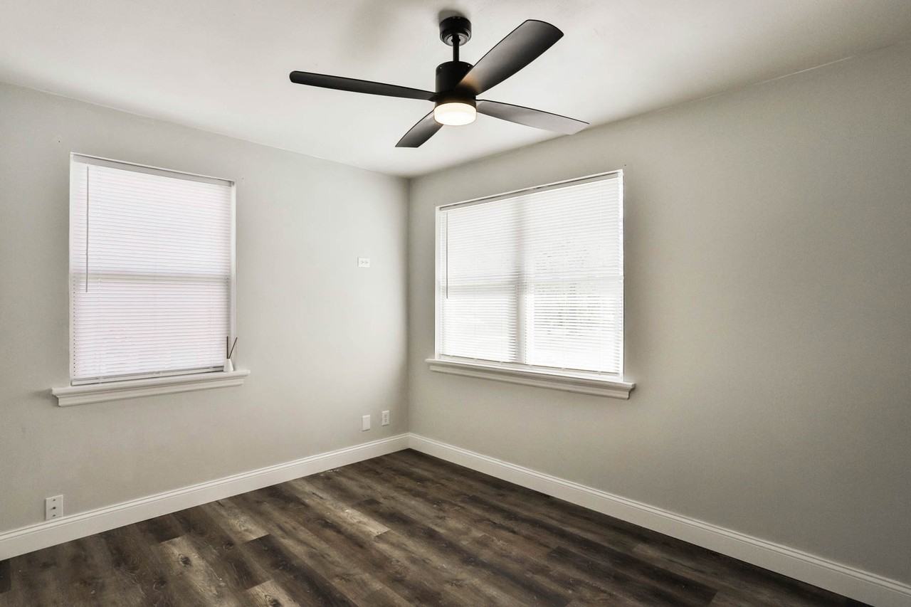 711 N Elm Ave - Photo 4 of 7