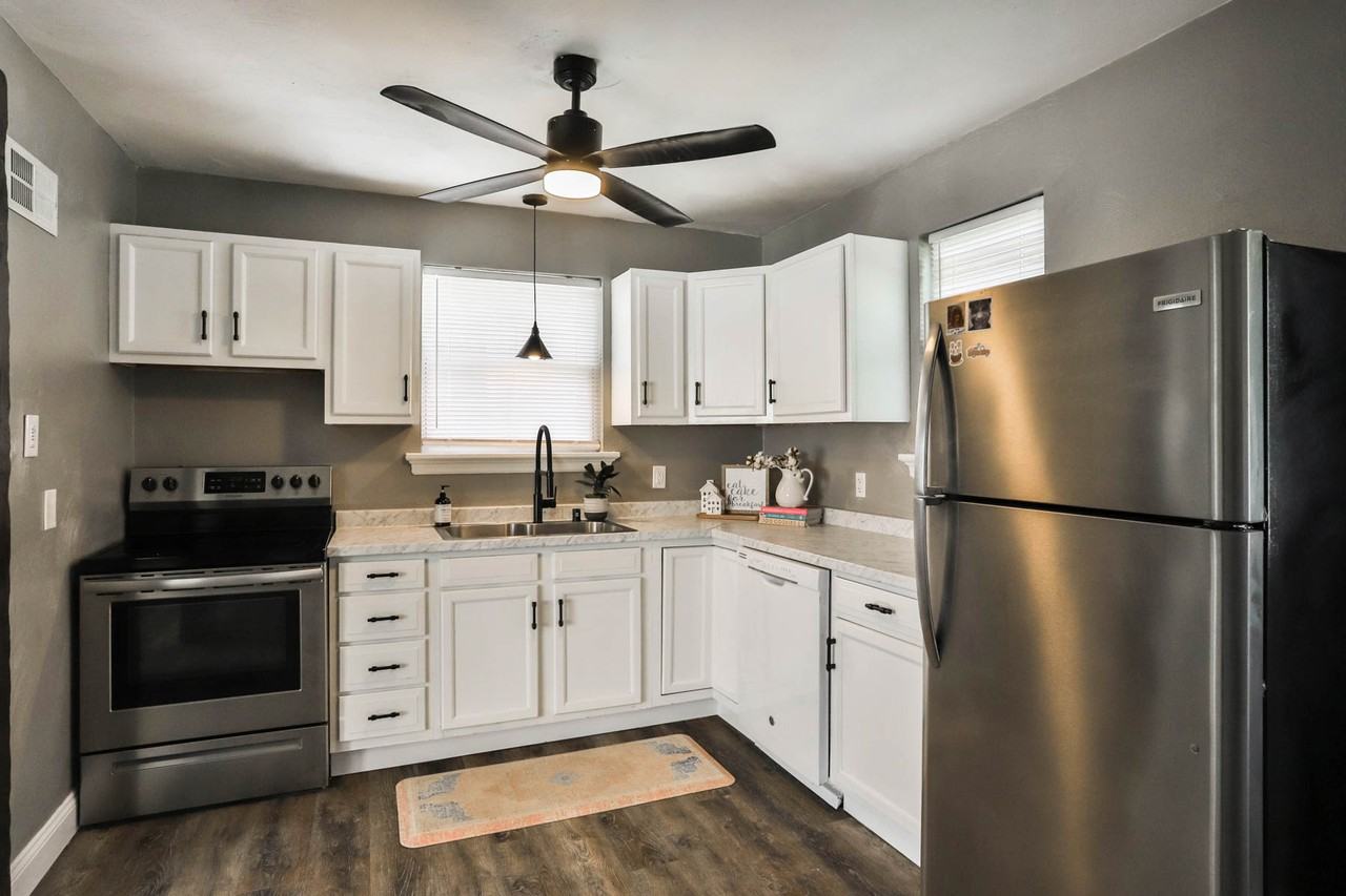 711 N Elm Ave - Photo 6 of 7