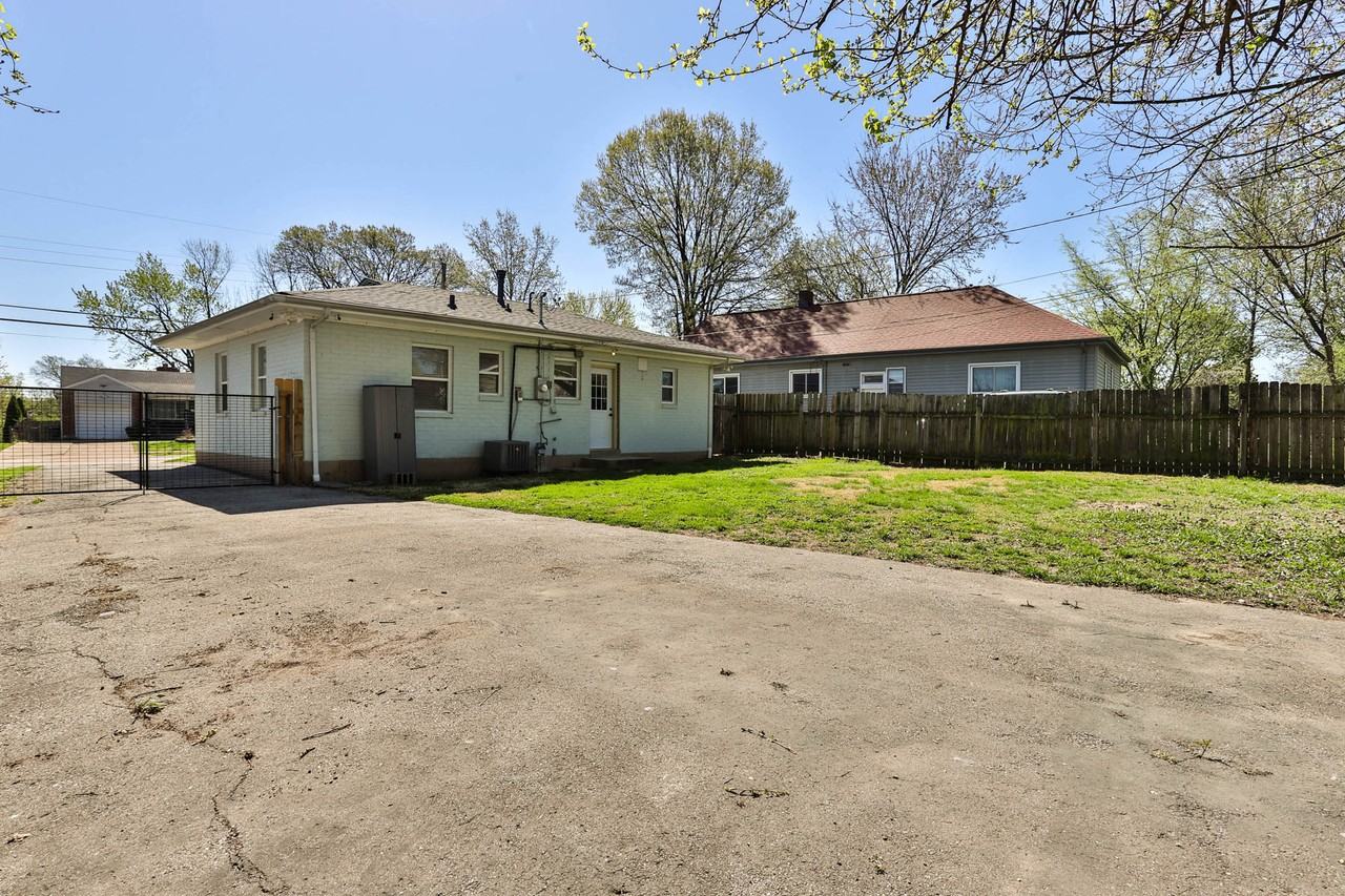 711 N Elm Ave - Photo 7 of 7