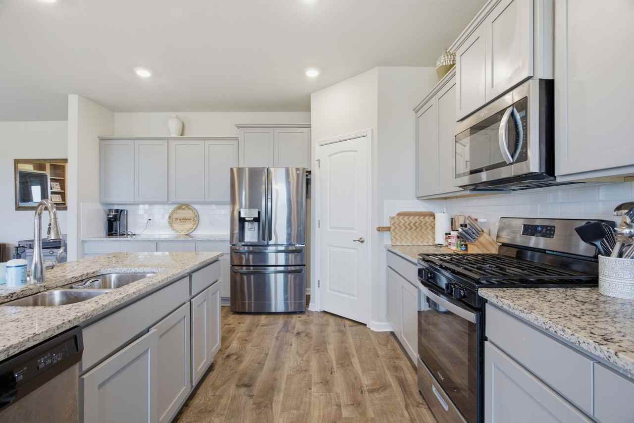 4608 W Ridge Rd - Photo 3 of 6