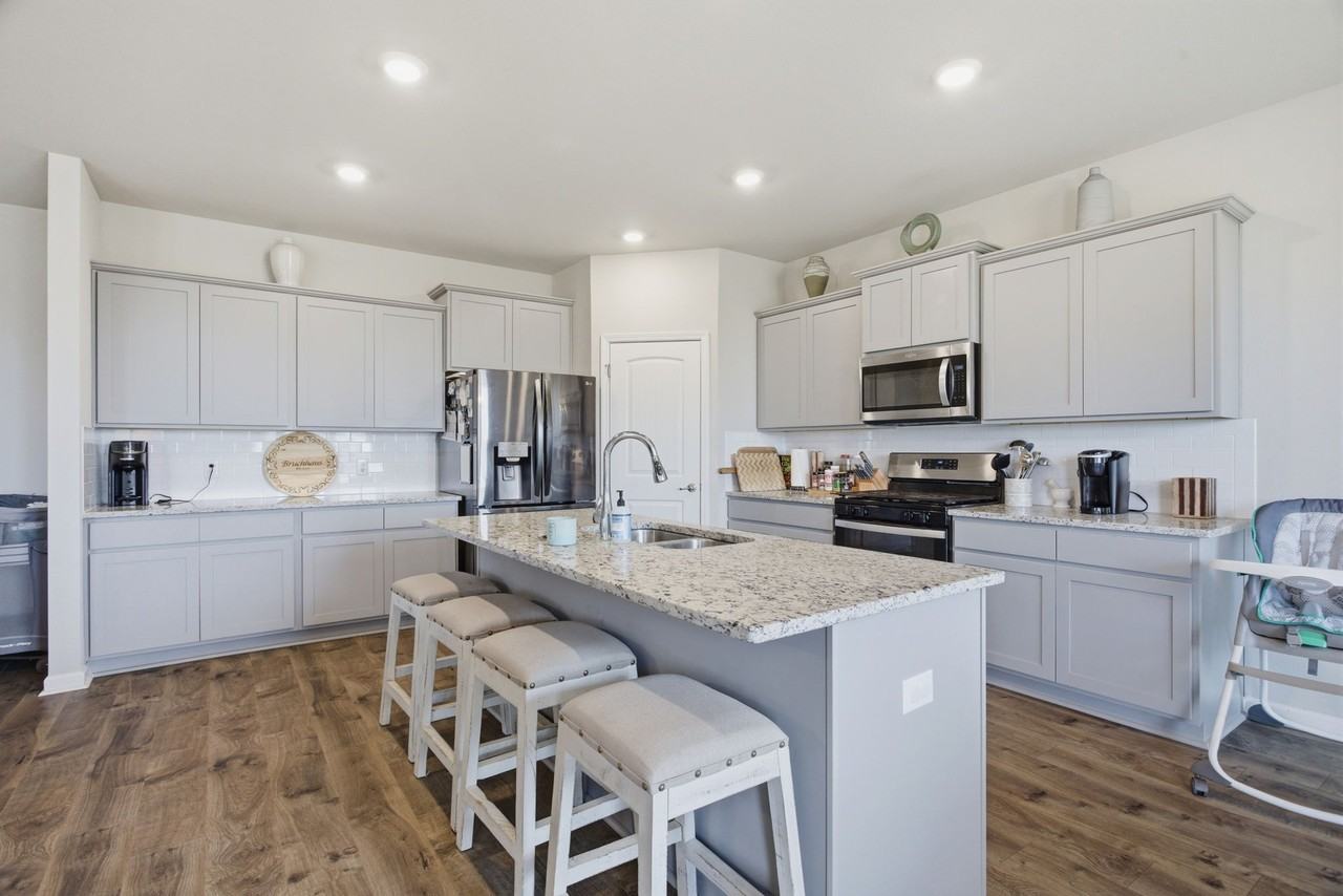 4608 W Ridge Rd - Photo 4 of 6