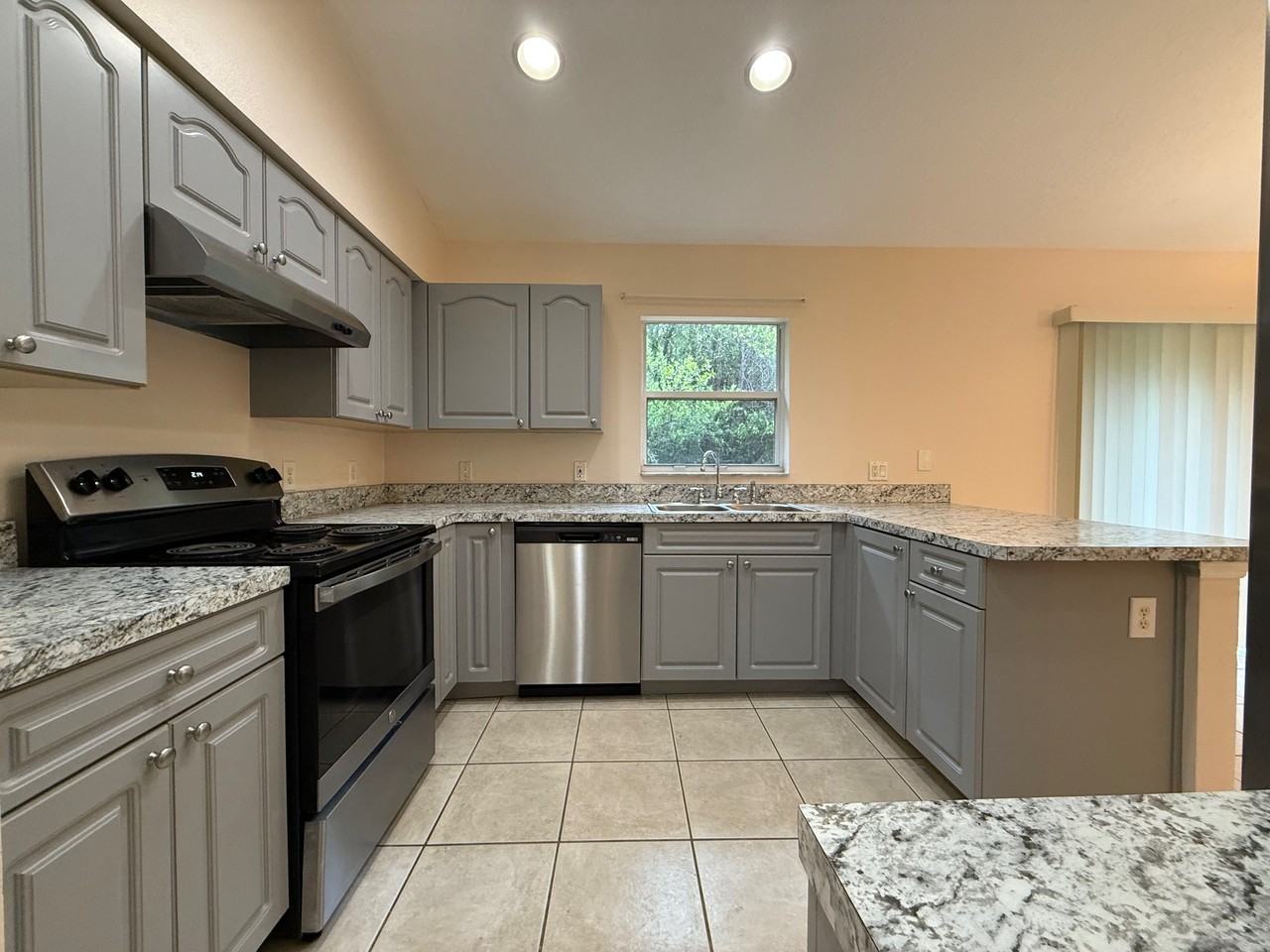 972 N Fairbairn Dr - Photo 4 of 16