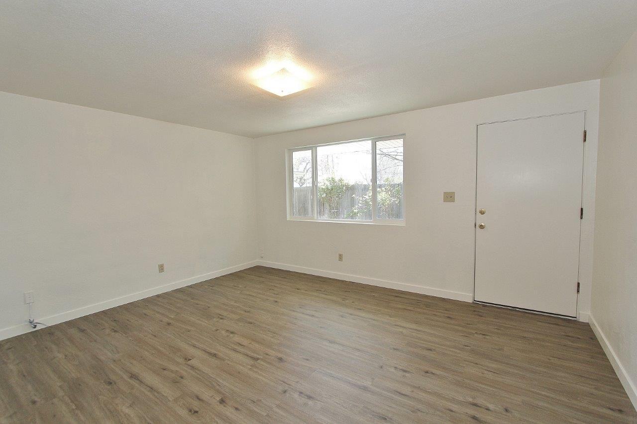 1407 Ellis Ave #4 - Photo 4 of 24