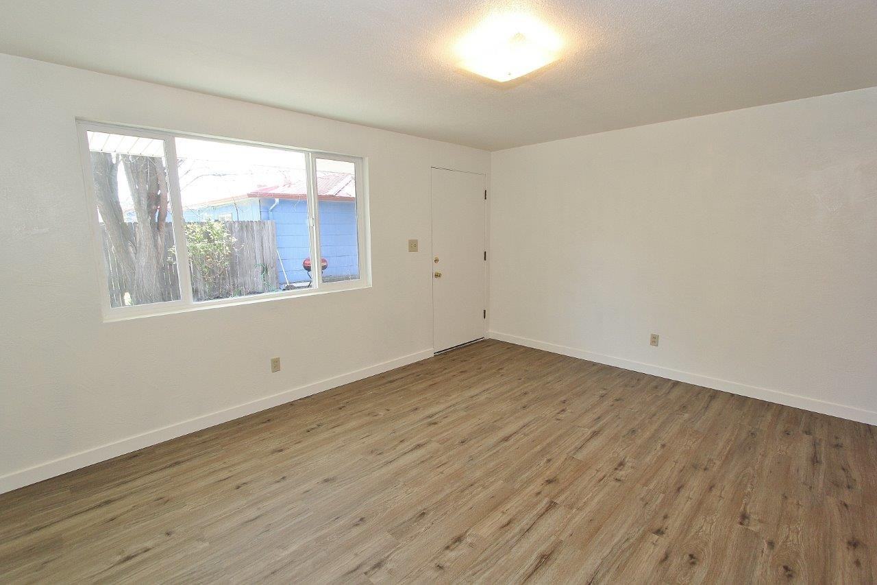 1407 Ellis Ave #4 - Photo 5 of 24