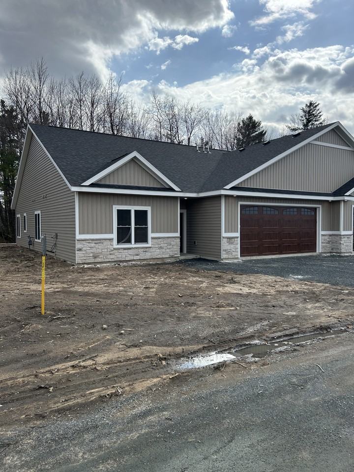 1112 Reserve St N - Photo 2 of 31