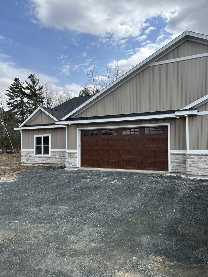 1112 Reserve St N - Photo 3 of 31