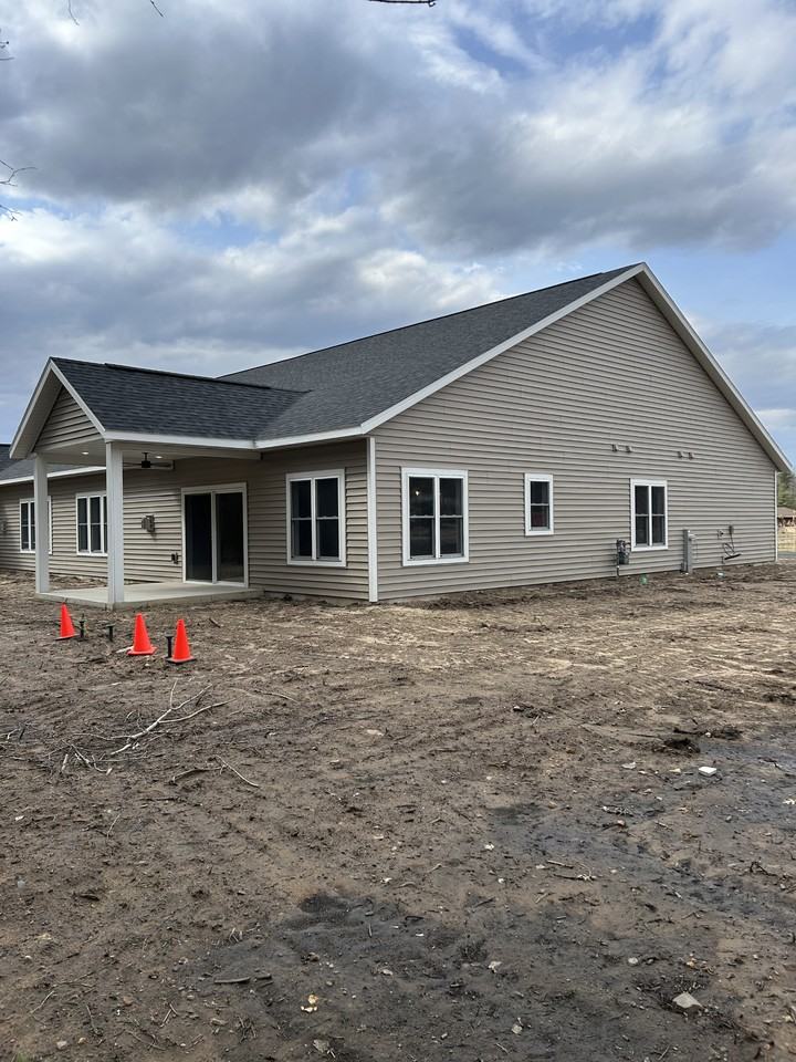 1112 Reserve St N - Photo 4 of 31