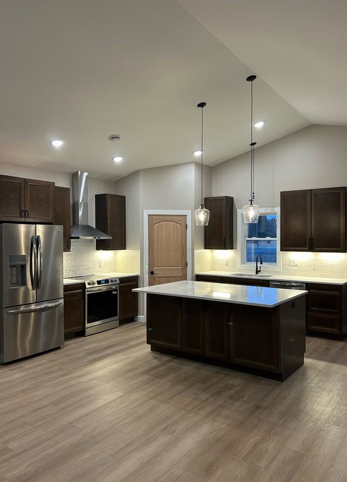 1112 Reserve St N - Photo 6 of 31