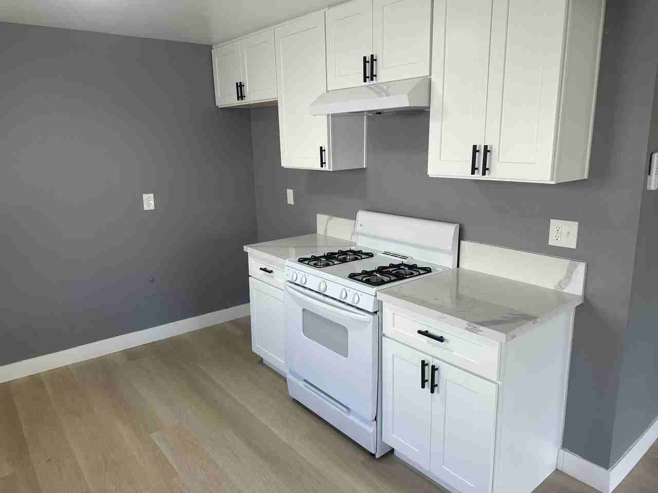 1131 Belvan Ave - Photo 4 of 22