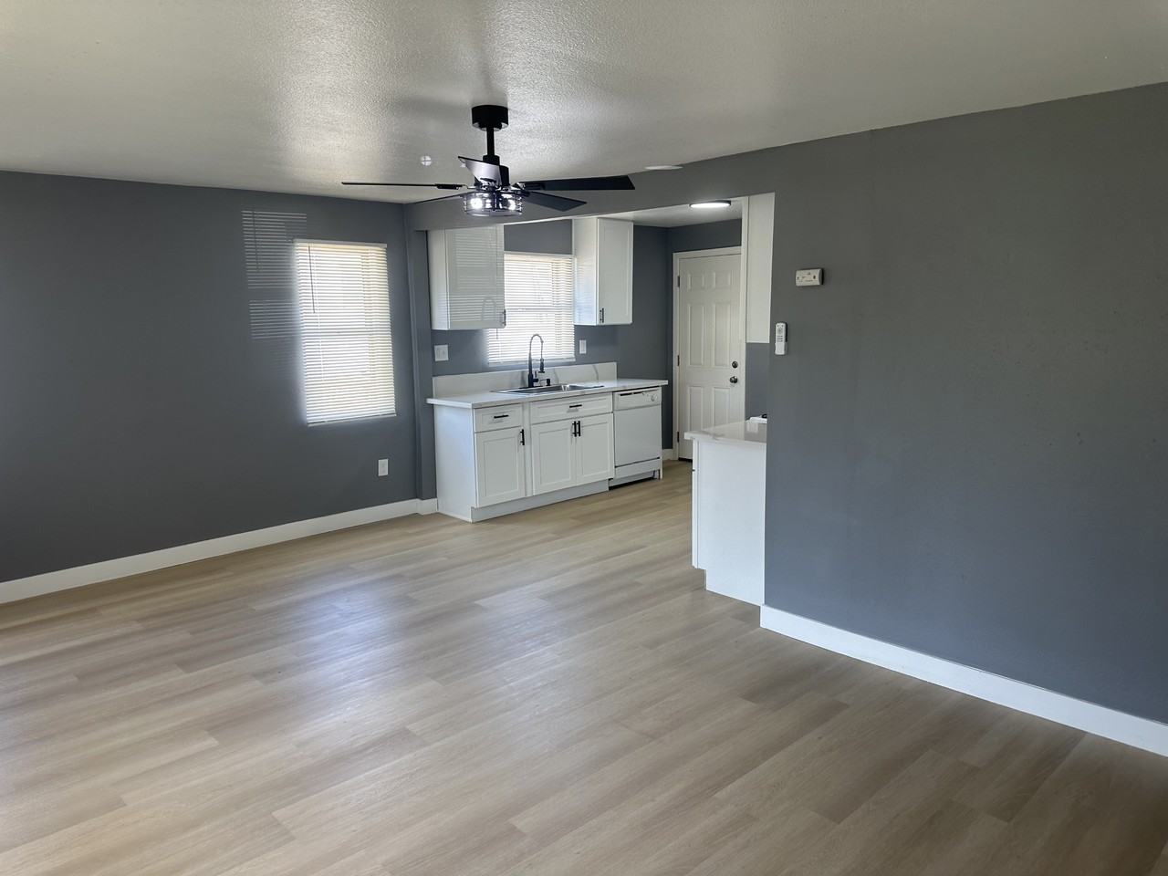 1131 Belvan Ave - Photo 5 of 22