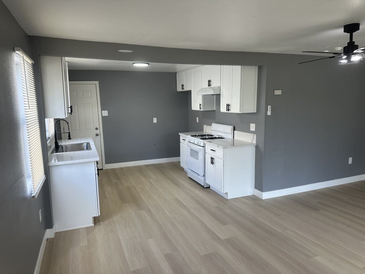 1131 Belvan Ave - Photo 7 of 22