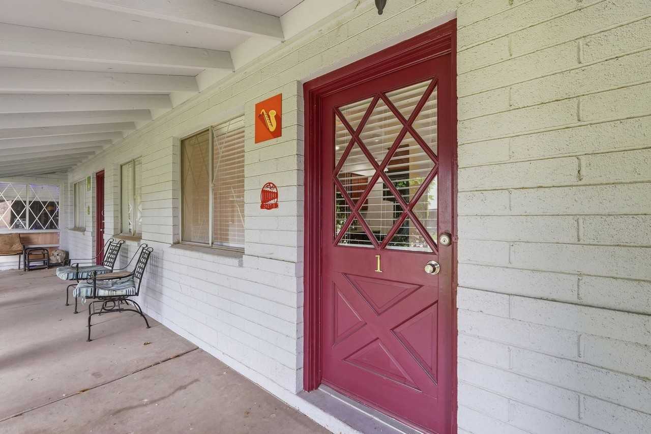 1 bed 1 bath with storage unit - Photo 6 of 18