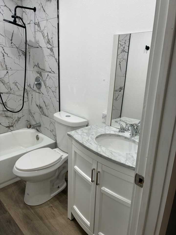 1641 Woodburn St #1 - Photo 4 of 12