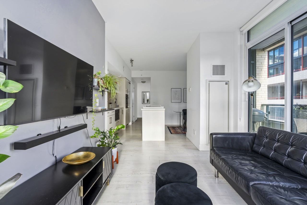 39 Sherbourne Street #903 - Photo 3 of 30