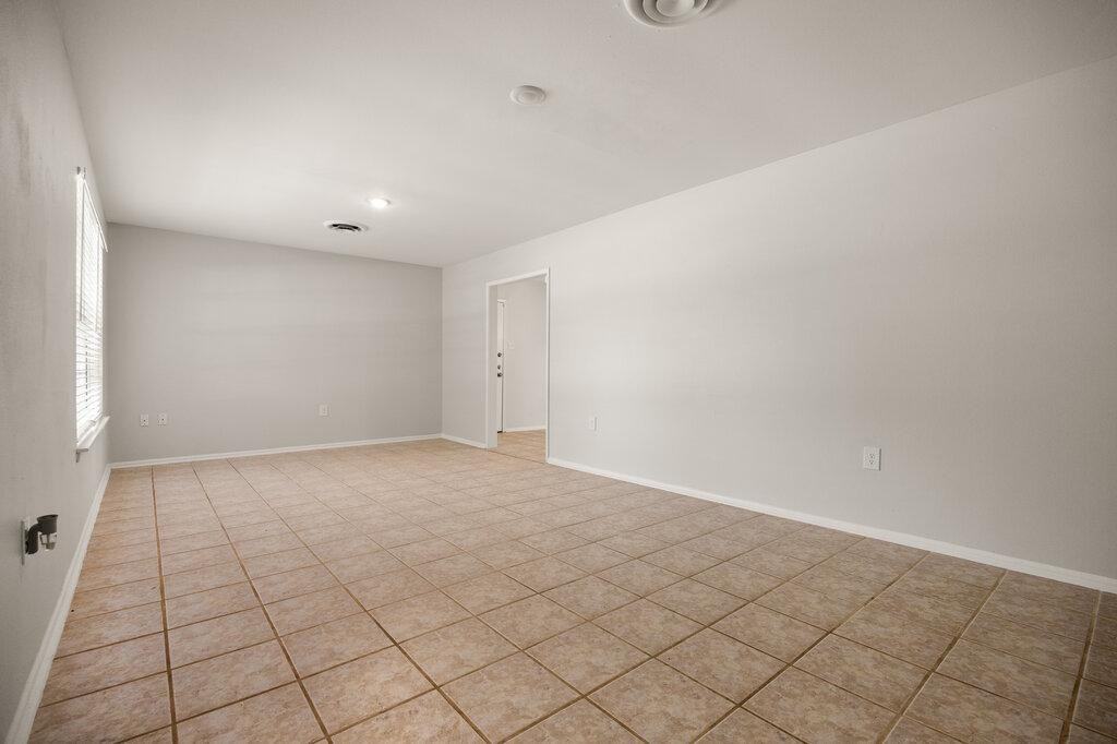 221 Windcrest Dr - Photo 7 of 26