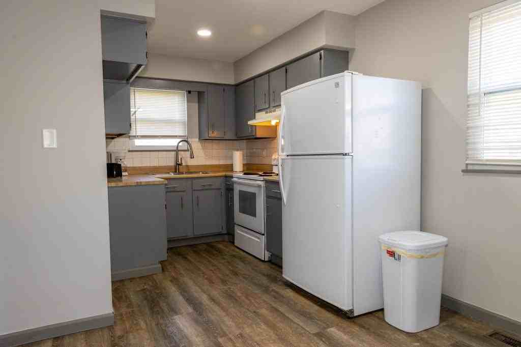 1420 VILLA CT - A - Photo 5 of 24