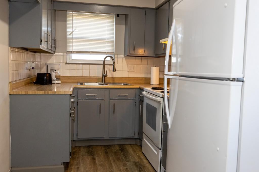 1420 VILLA CT - A - Photo 6 of 24
