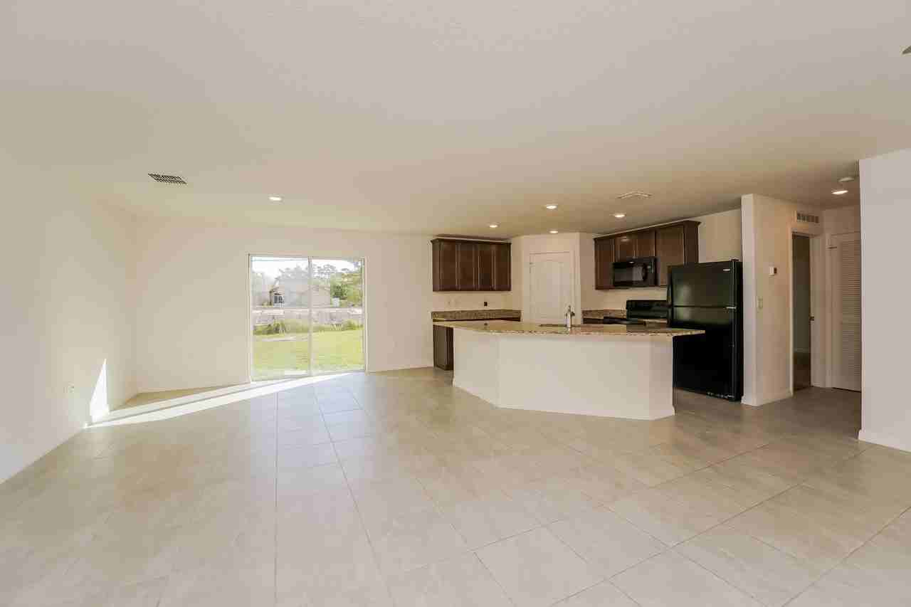 1167 1167 Walden Blvd SE - Photo 2 of 16