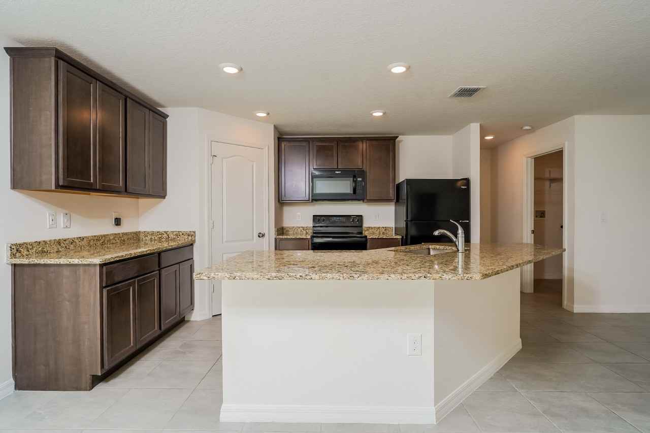 1167 1167 Walden Blvd SE - Photo 5 of 16