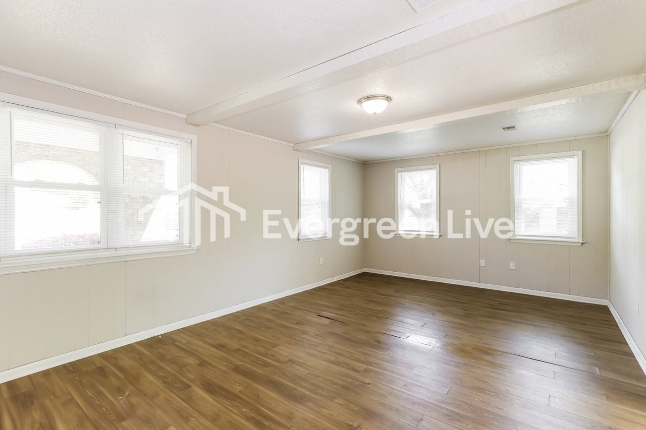 3504 Biltmore Pl - Photo 3 of 15