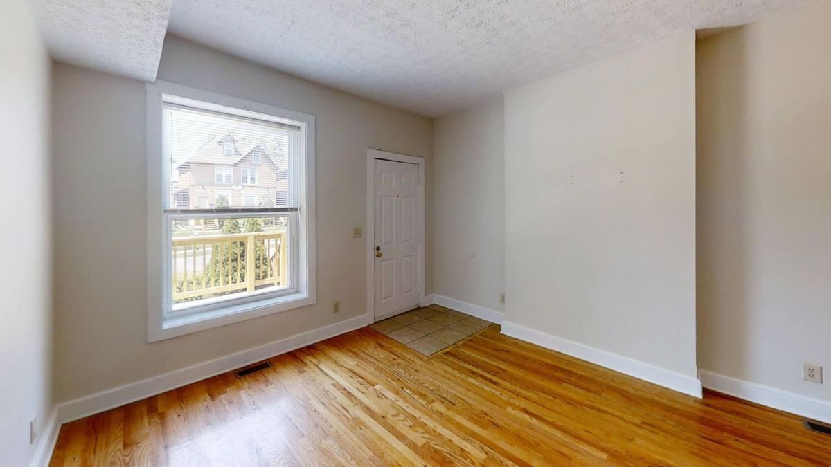 1372 Indianola Ave - Photo 6 of 8