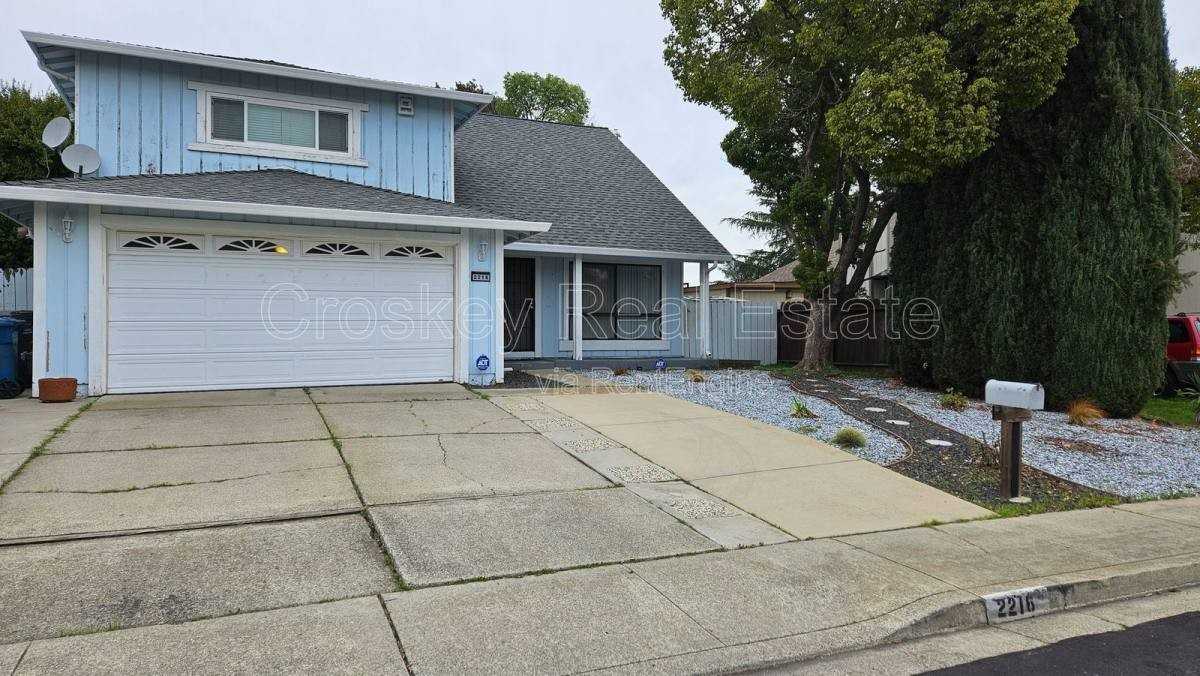 2216 Placer Dr - Photo 3 of 10
