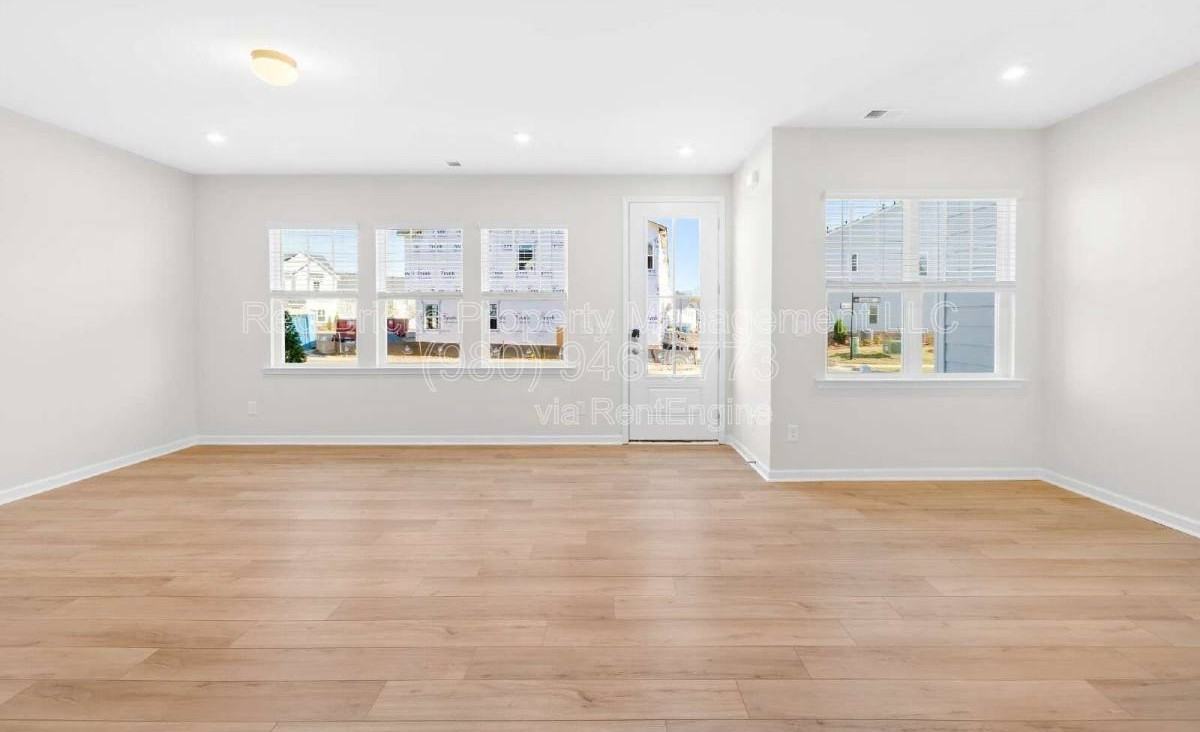 8924 Connover Hall Ave - Photo 6 of 10