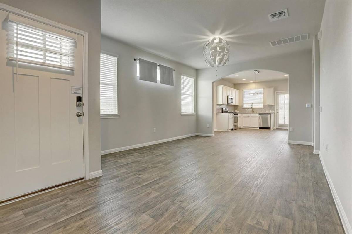 14218 Handel Dr #8B - Photo 2 of 9