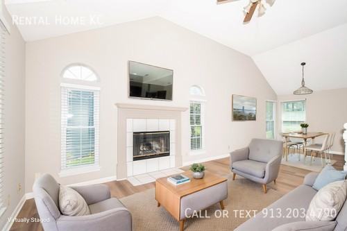 7413 W 154th Ter - Photo 3 of 31