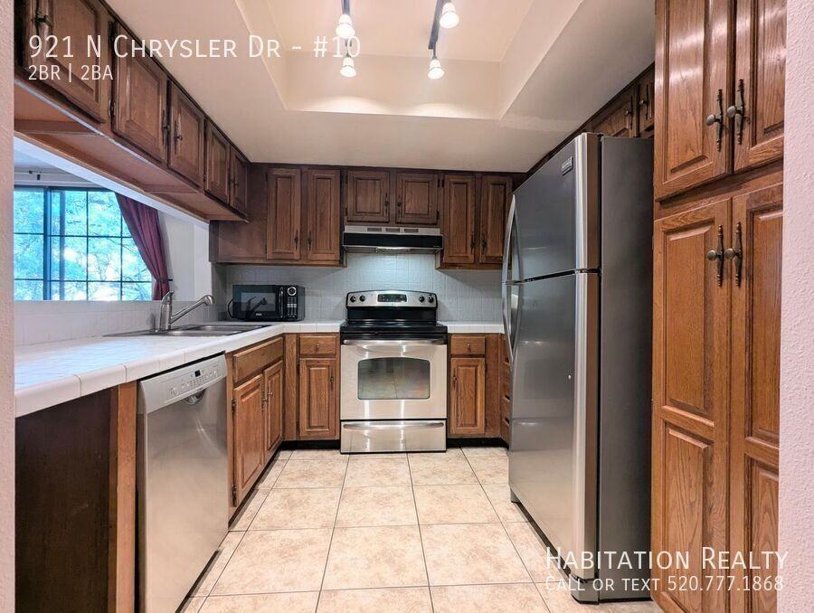 921 N Chrysler Dr #10 - Photo 3 of 18