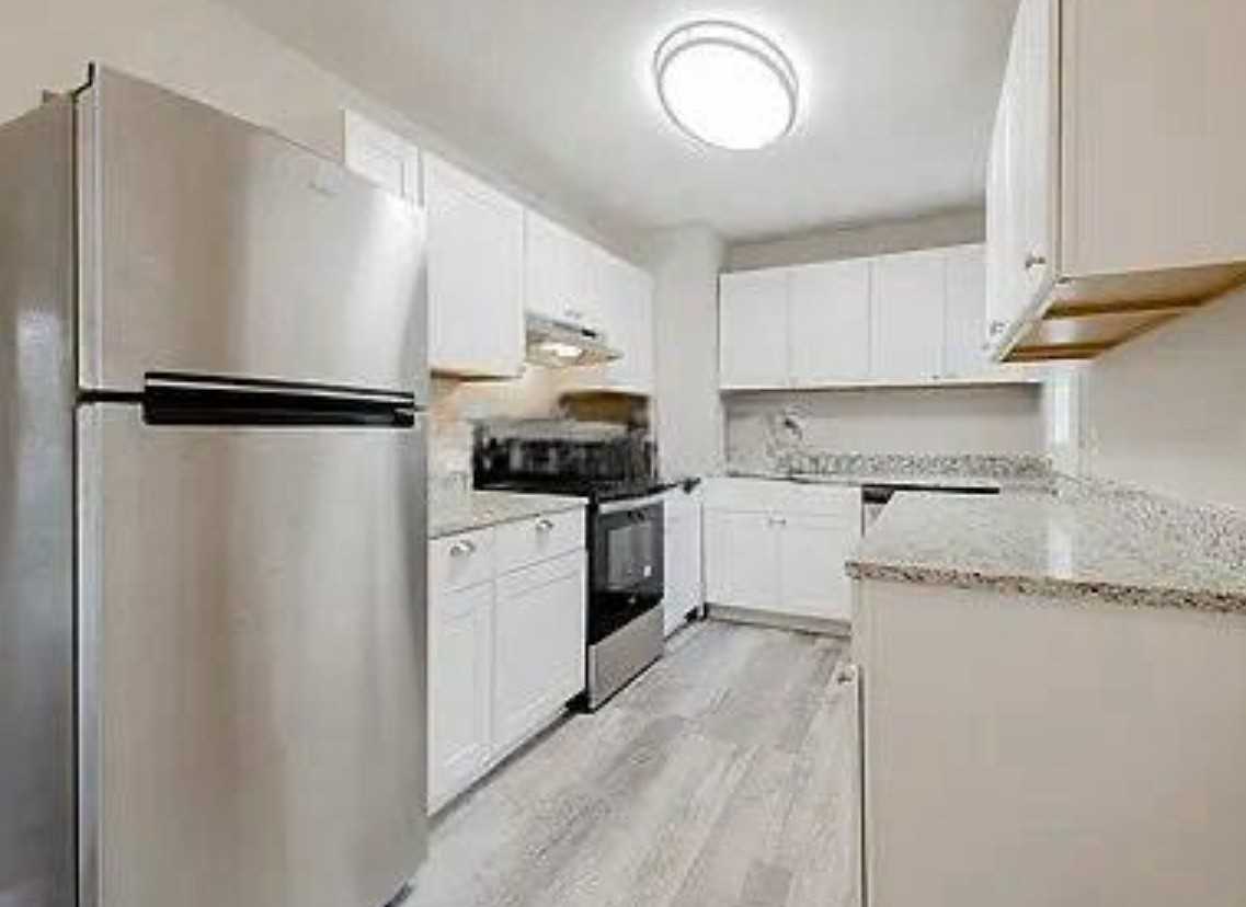 2405 Slater Ave - Photo 3 of 5