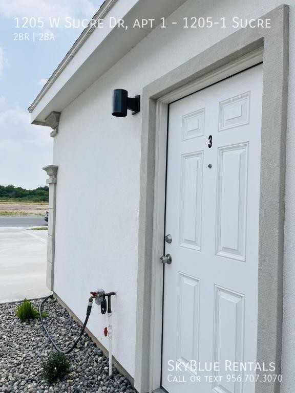 1205 W Sucre Dr - Photo 3 of 14