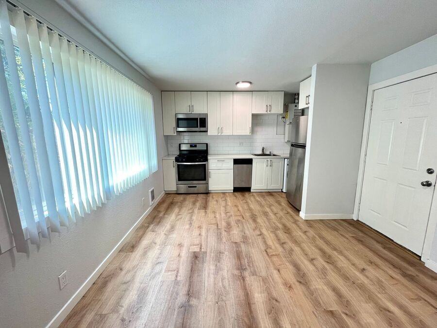 678 37th St #01 - Photo 2 of 14