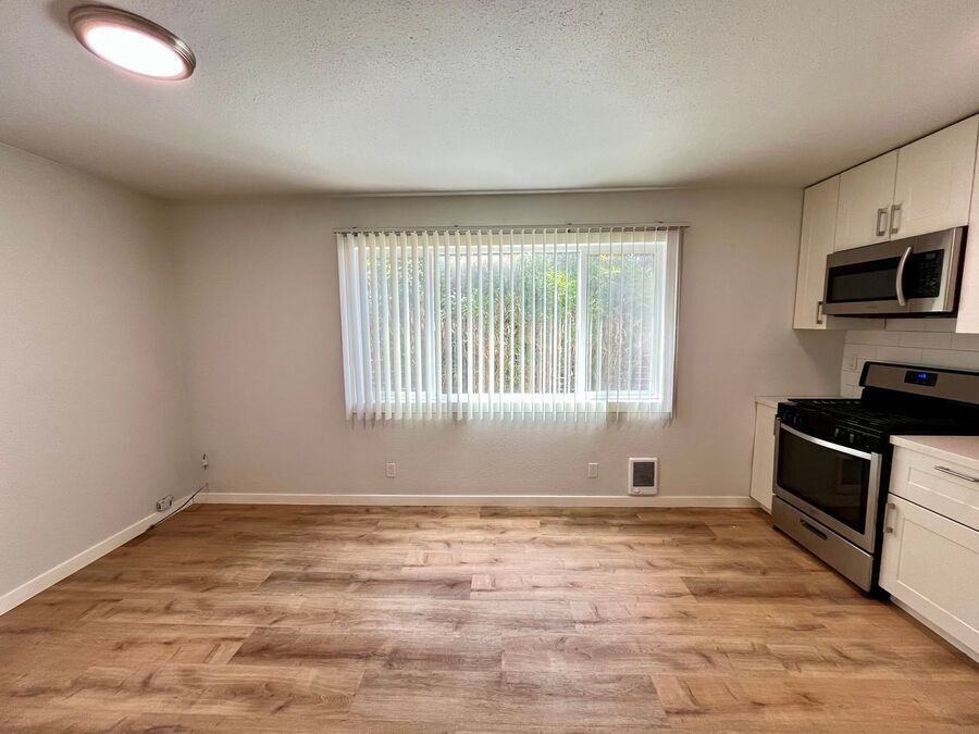 678 37th St #01 - Photo 3 of 14