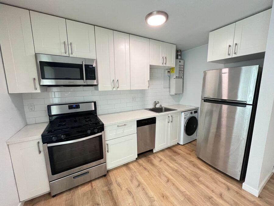 678 37th St #01 - Photo 4 of 14