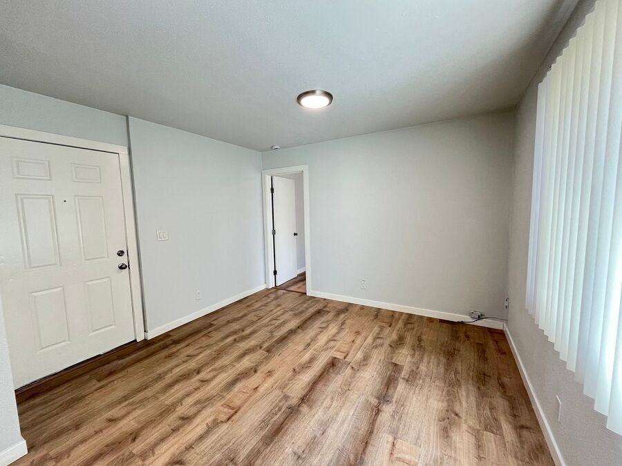 678 37th St #01 - Photo 6 of 14