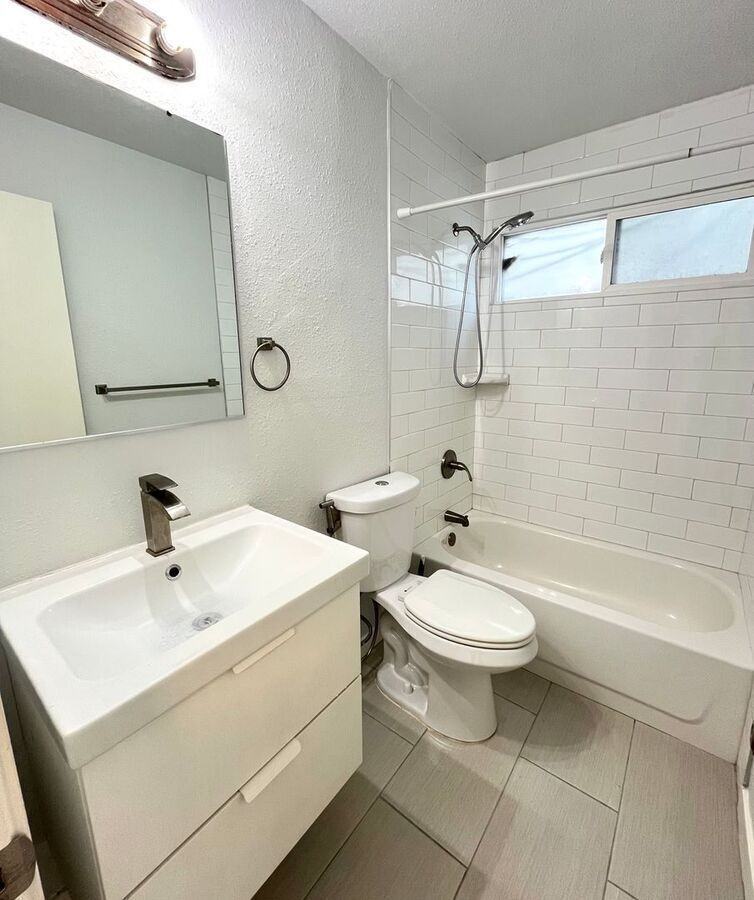 678 37th St #01 - Photo 7 of 14