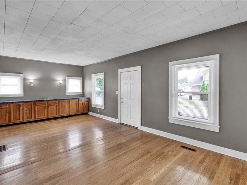 3220 Grant Ave - Photo 4 of 33