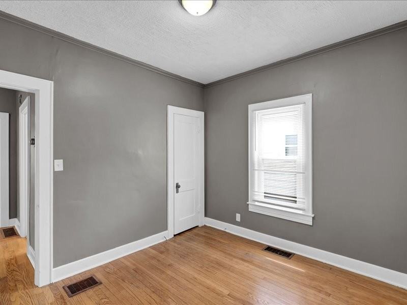 3220 Grant Ave - Photo 3 of 33