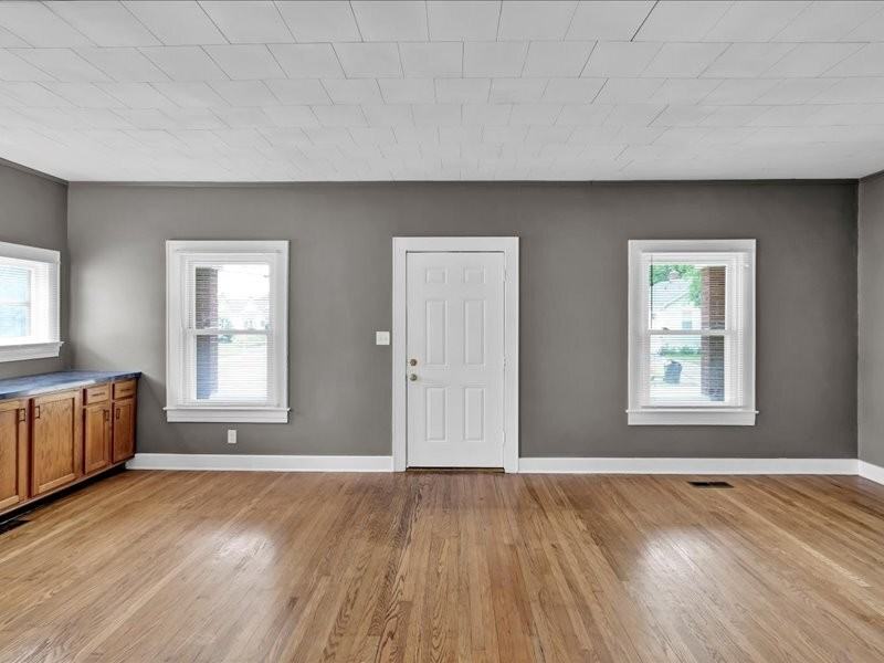 3220 Grant Ave - Photo 7 of 33