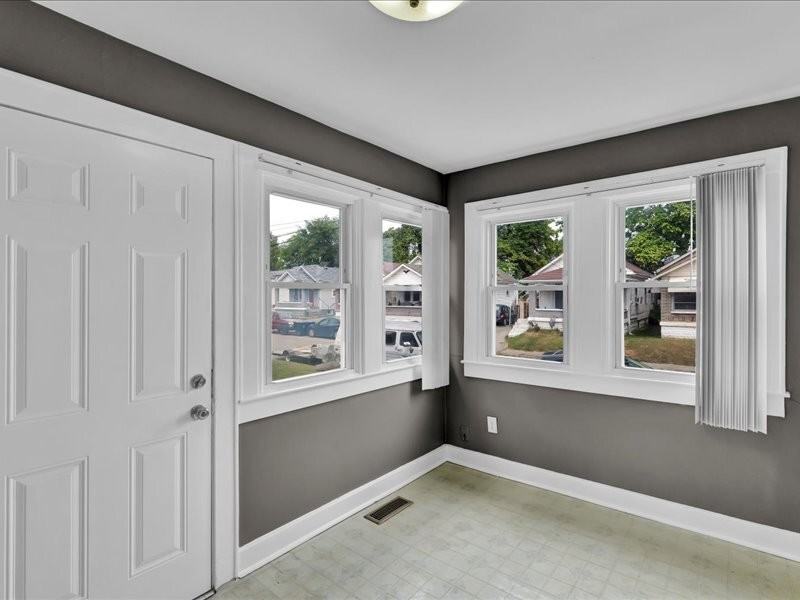 3220 Grant Ave - Photo 2 of 33
