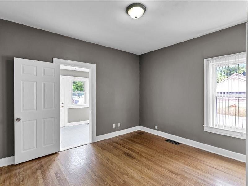 3220 Grant Ave - Photo 7 of 33