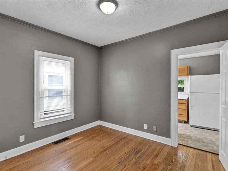 3220 Grant Ave - Photo 6 of 33