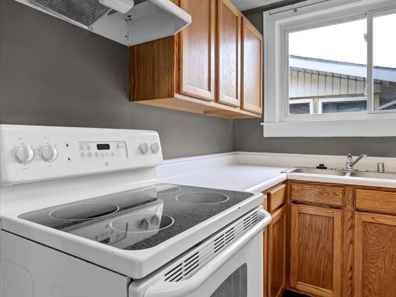 3220 Grant Ave - Photo 2 of 33