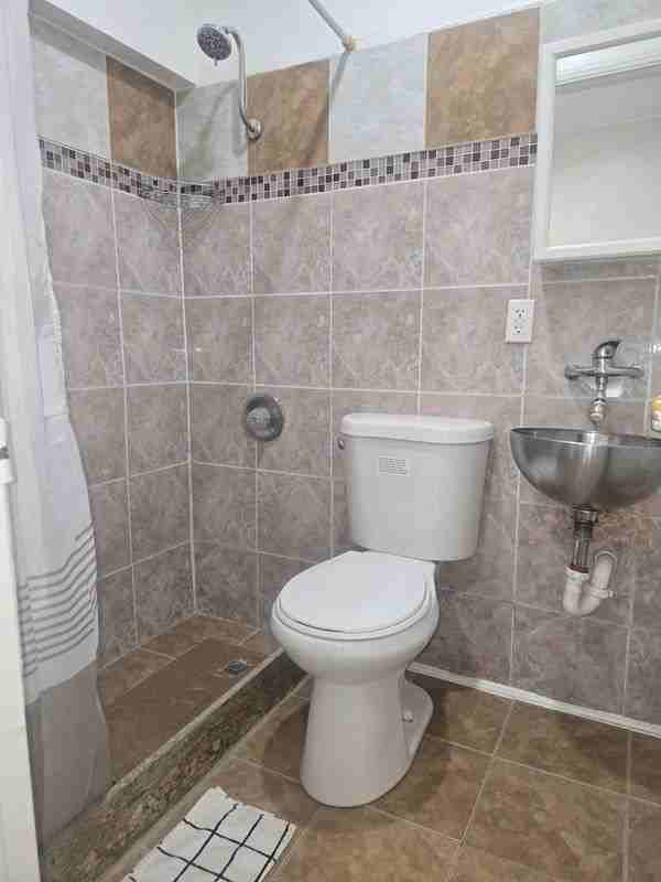 2747 Gladys Ave ##1/4 - Photo 7 of 8