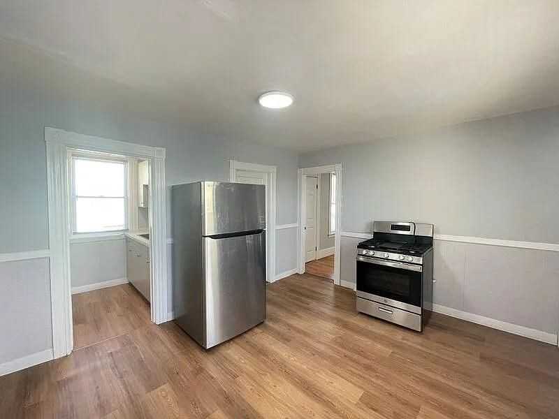 231 Laurel St ##3 - Photo 2 of 21