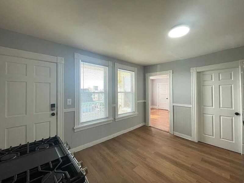 231 Laurel St ##3 - Photo 3 of 21